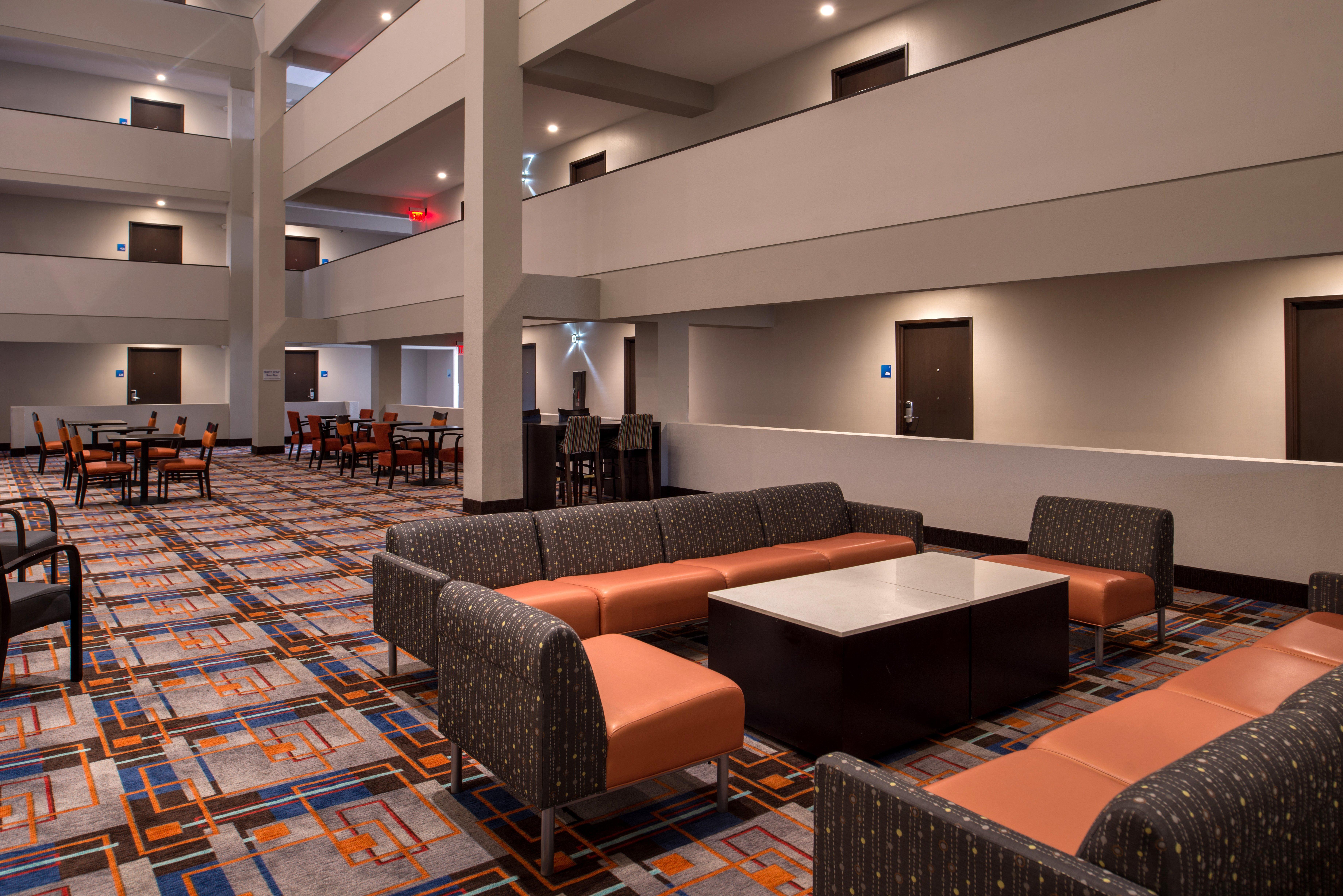 Holiday Inn Express & Suites San Antonio Medical - Six Flags By Ihg Экстерьер фото