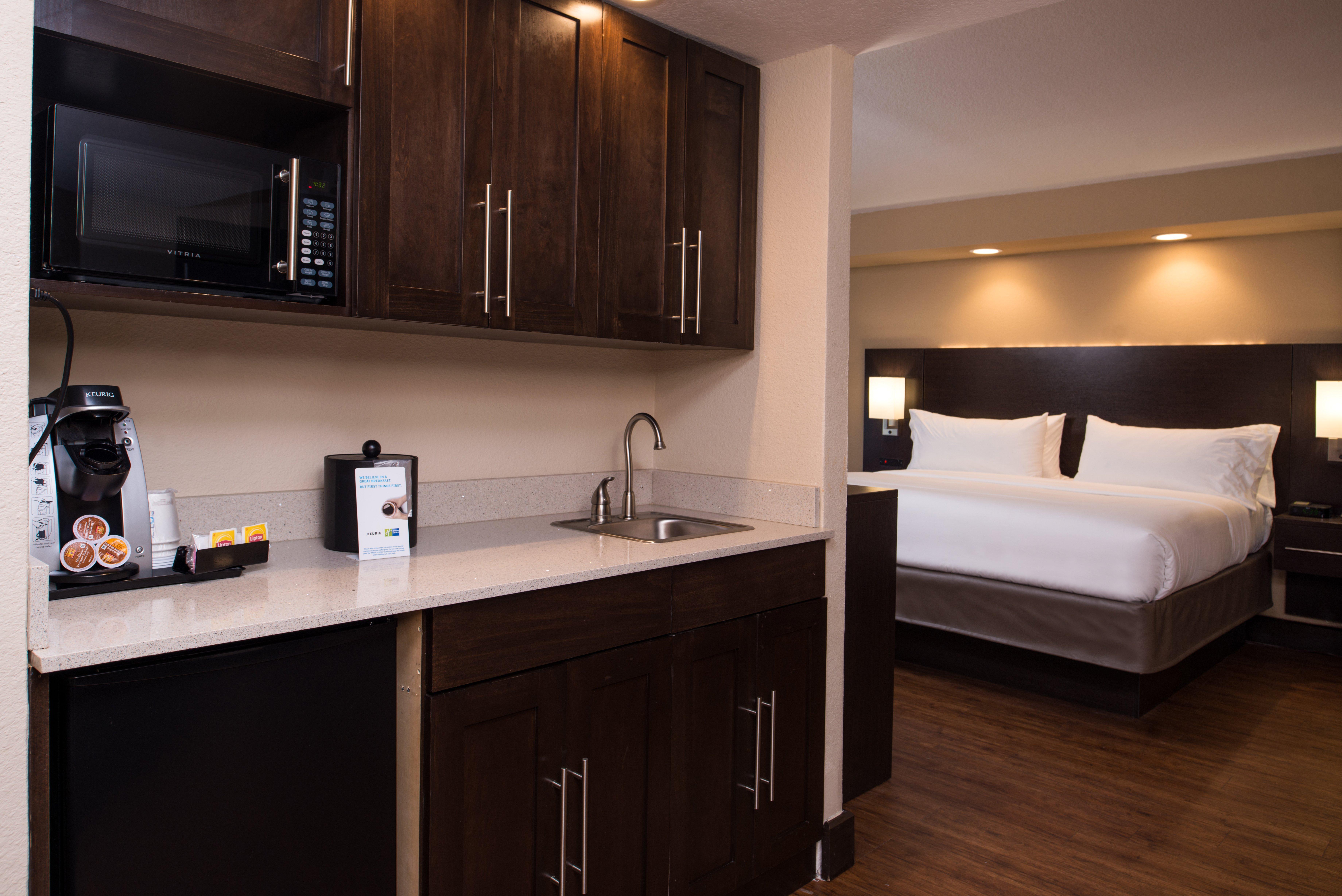 Holiday Inn Express & Suites San Antonio Medical - Six Flags By Ihg Экстерьер фото