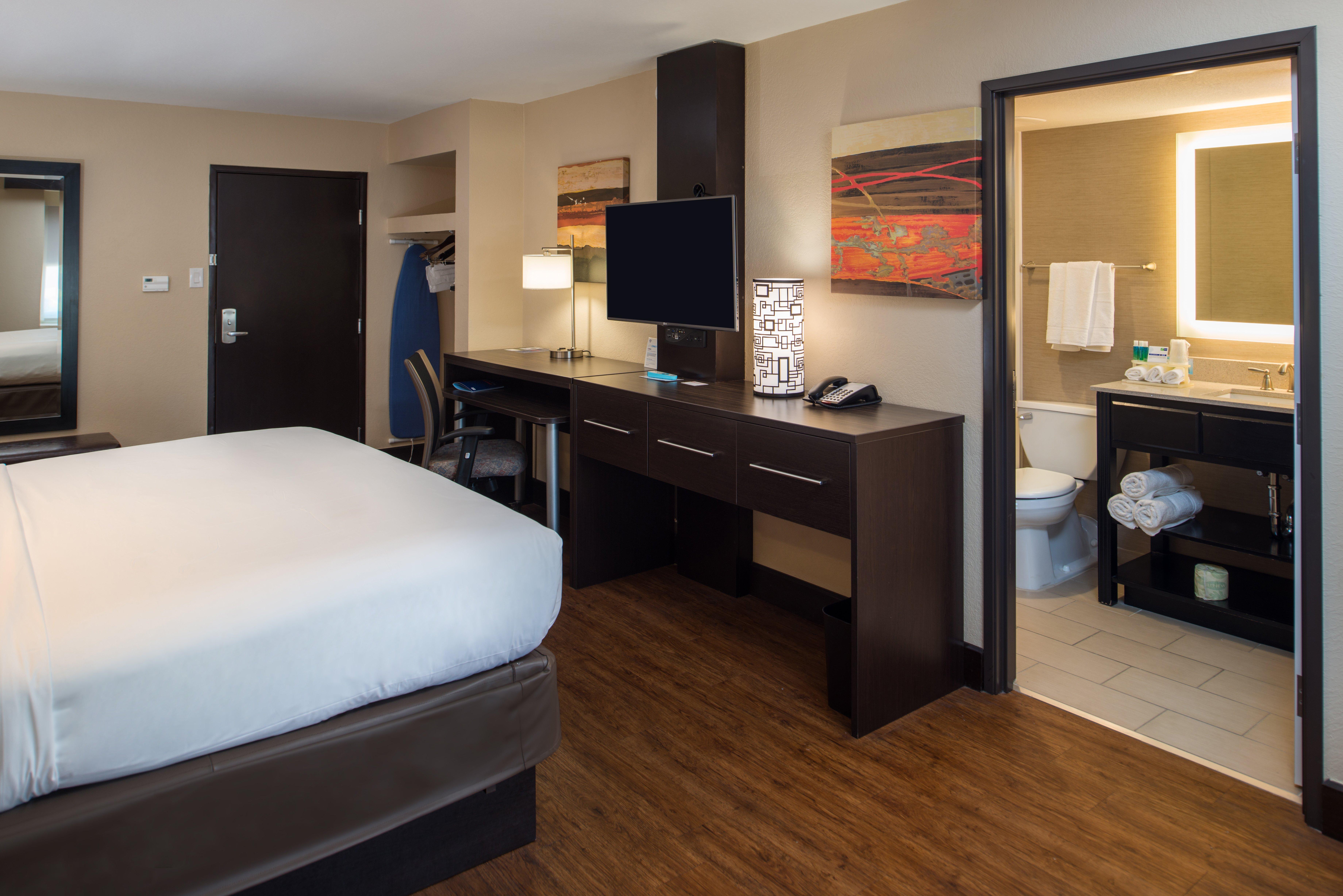 Holiday Inn Express & Suites San Antonio Medical - Six Flags By Ihg Экстерьер фото