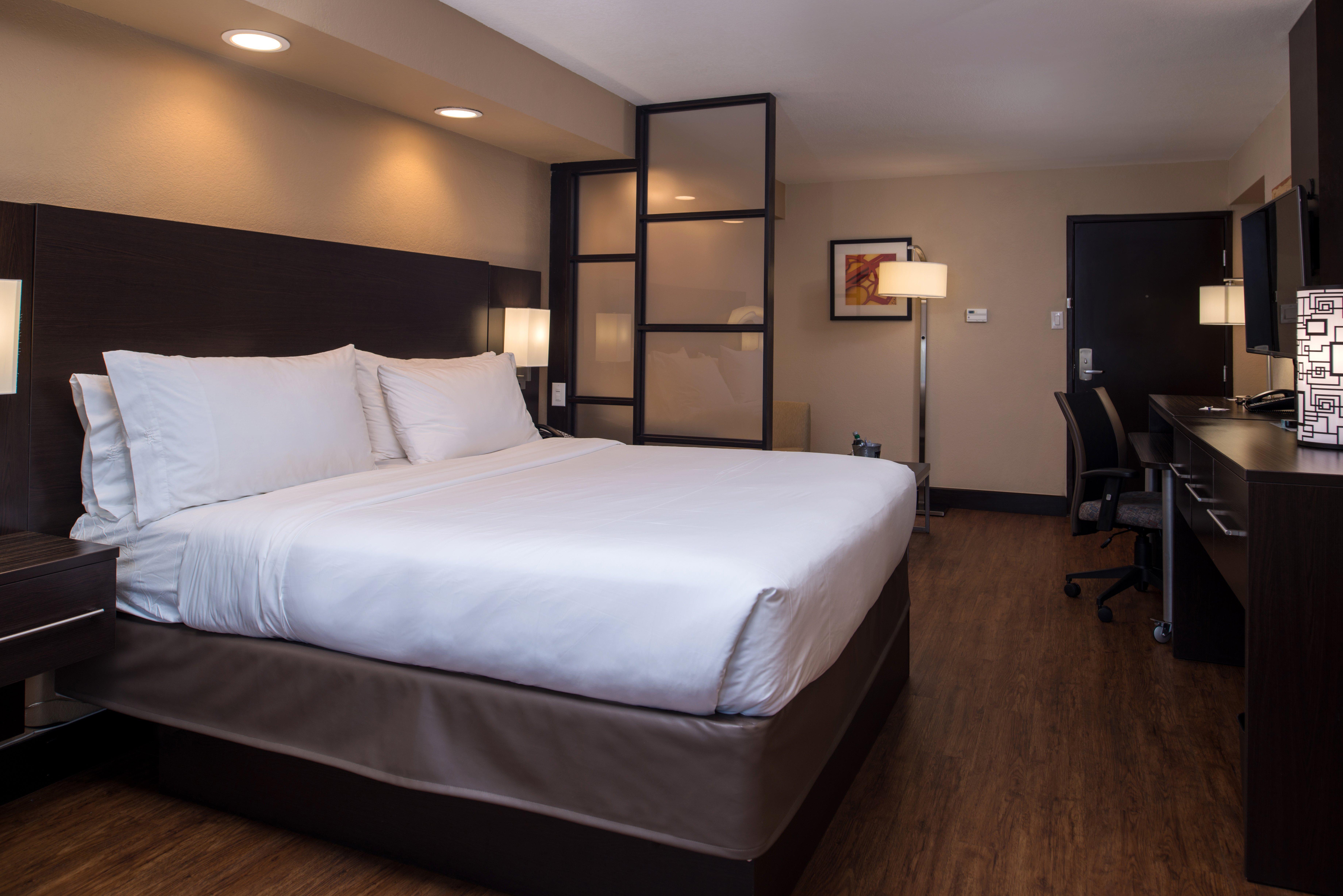 Holiday Inn Express & Suites San Antonio Medical - Six Flags By Ihg Экстерьер фото