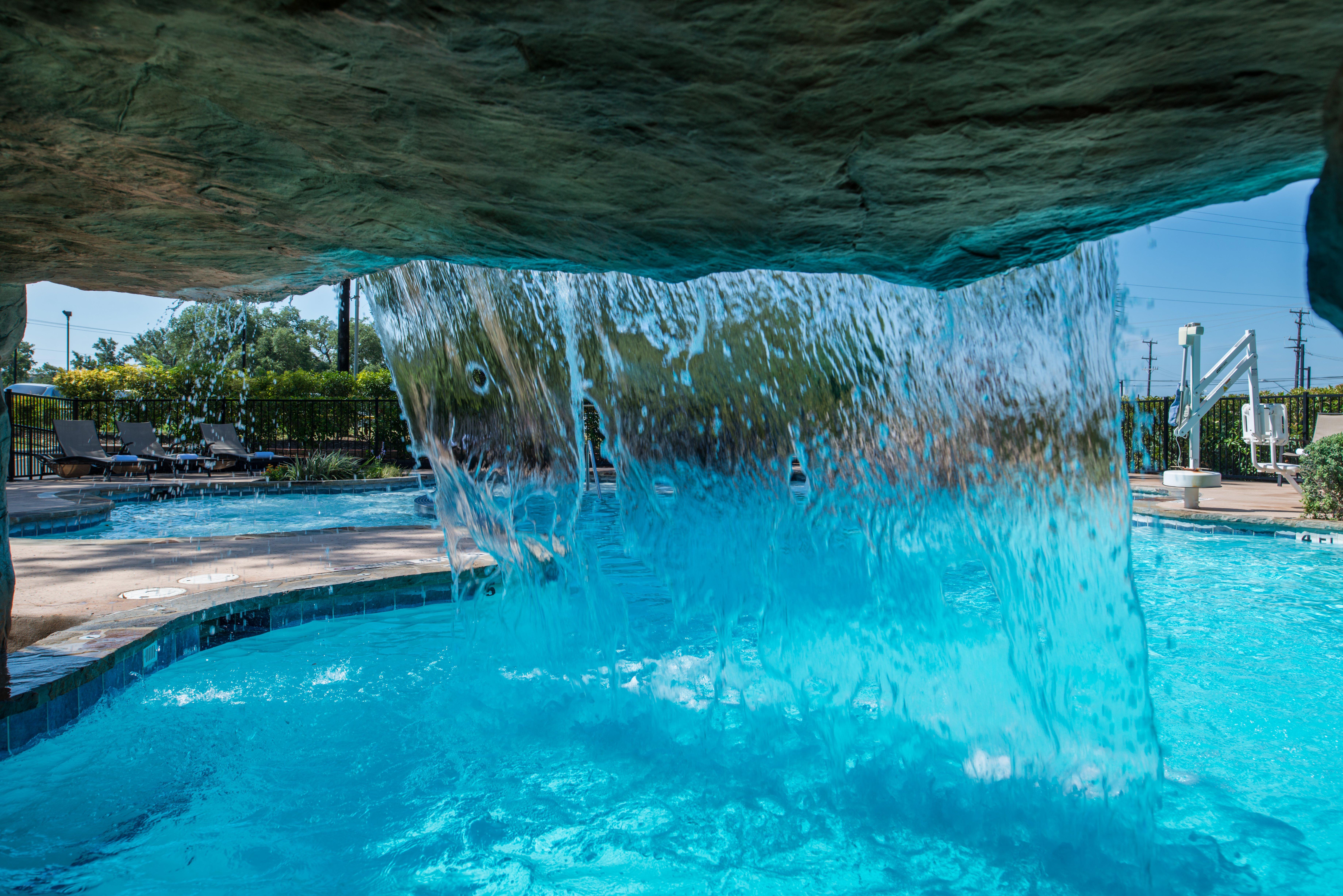 Holiday Inn Express & Suites San Antonio Medical - Six Flags By Ihg Экстерьер фото