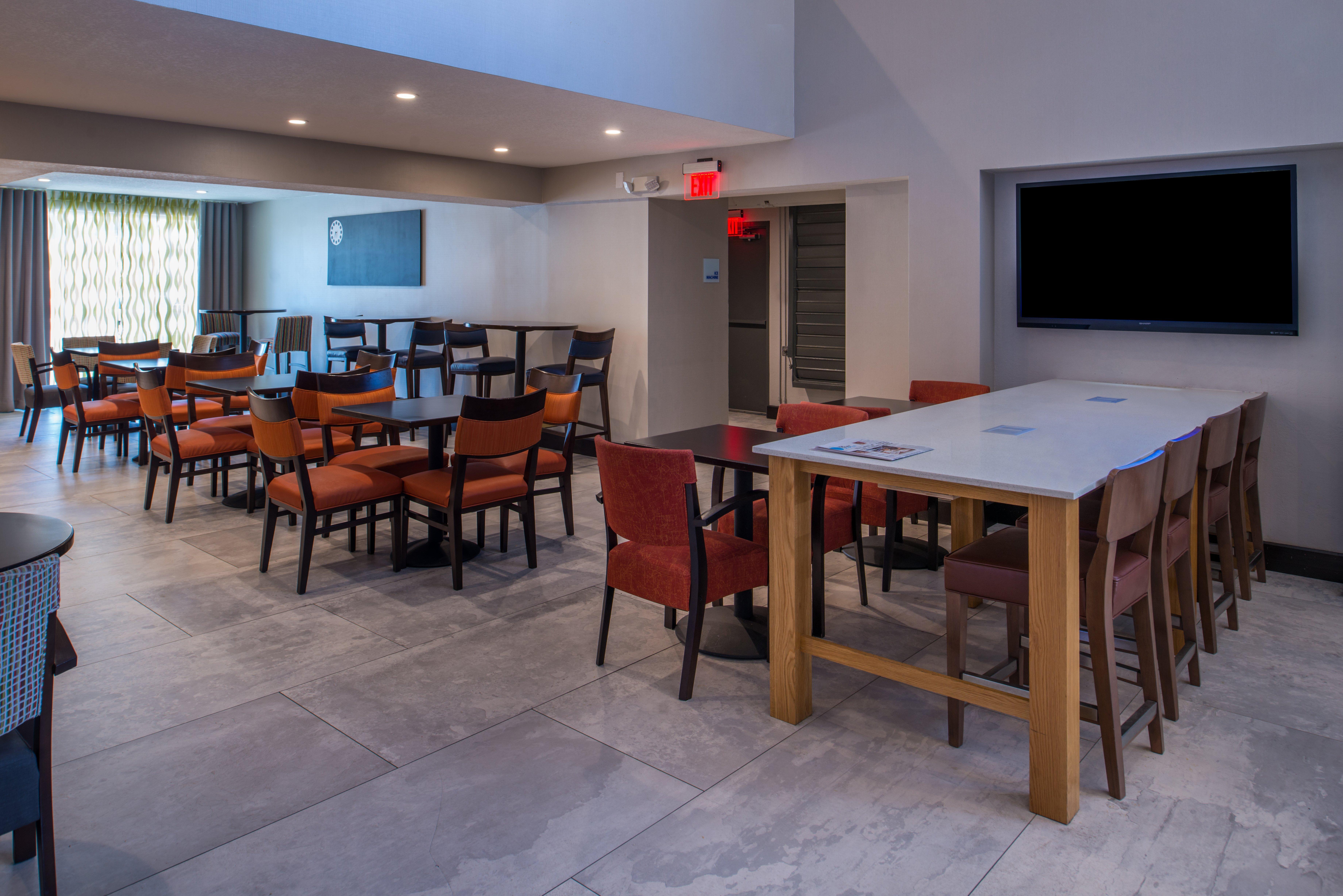 Holiday Inn Express & Suites San Antonio Medical - Six Flags By Ihg Экстерьер фото
